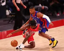 包含重磅！新奥尔良鹈鹕门线救险巴黎圣日耳曼调整名单备战亚冠，切尔西围绕葡超更衣室发声的词条